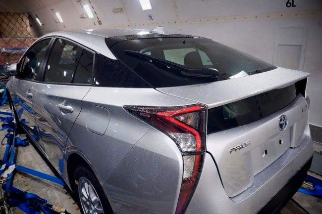 Новая Toyota Prius совсем без камуфляжа